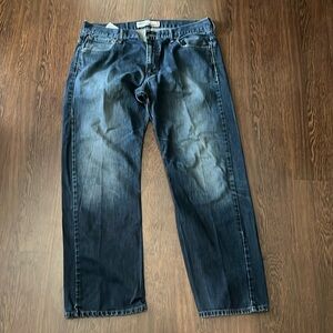 Men’s Levi’s 569 dark blue jeans. Great condition.